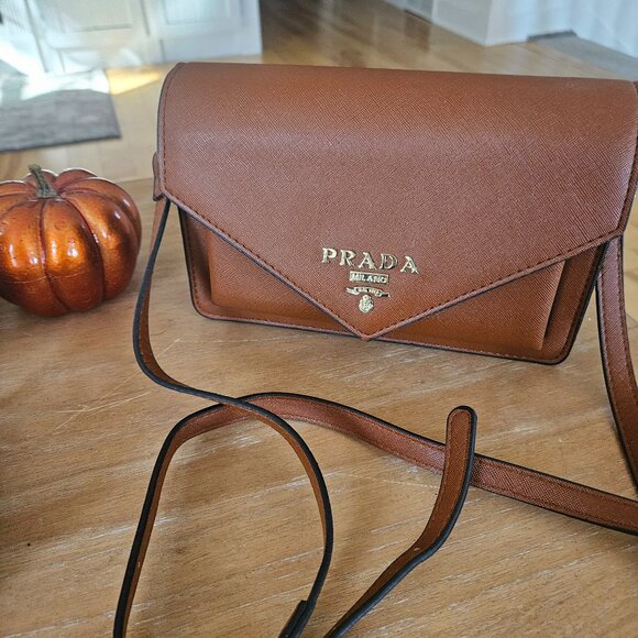 Prada bag - Picture 1 of 5